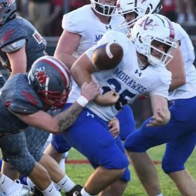 minford high school C/O “27| 6,1” 220lbs | bench 315lbs | 40YD- 4.9