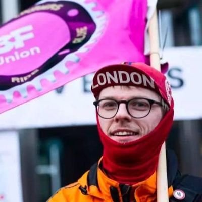 Formand for Madbudenes Organisation i 3F///
Union rep and chairman for Madbudenes Organisation
@rasmus.e.hjorth@gmail.com