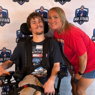 I love the Tennessee Titans football 🏈! #Titans my bestie is ❤️❤️❤️! @haybay42 Memphis Tigers and Memphis Grizzlies! #BigMemphis I am up and coming beatboxer!