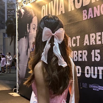 –––bkk/bham 💌 2003 unbearable 🪩 little miss obsessive fangirl🫶🏼🫂✨