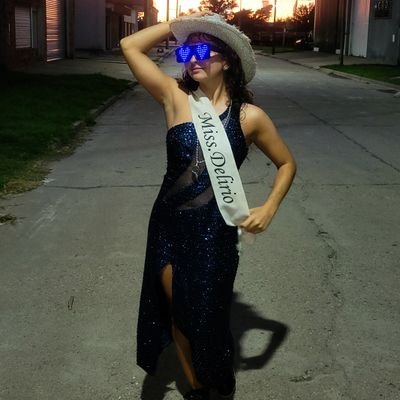 Fiel a mi banda, soy un delirio constante Amante de la comida y muy tauro ♉️
Tan linda como loca 😉💋