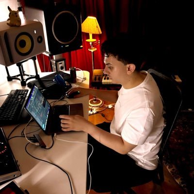 ÇA DIT QUOI ‼️ worked w/ UZI, Junior Bvndo, Stavo, WaïV, Prototype, Nahir, KRK, Cheu-B, Drismer & PCN, Regasito, Kito, MaxiJay