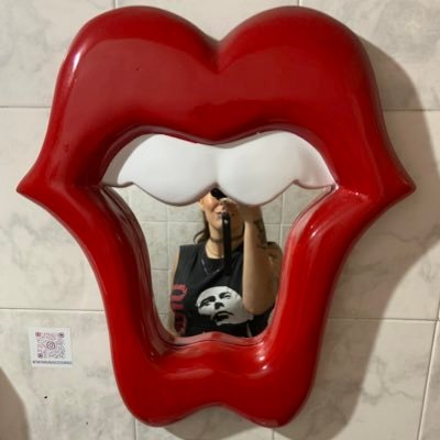 Es un ida y vuelta, siempre. Redondita y de ricota. Peronista, borracha, coqueta, incomprendida, de buen sentido estético y gran curiosidad.
