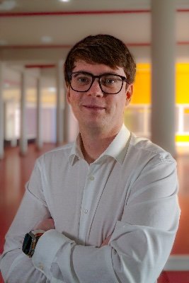 Something with AI and B2B, PhD in BI/BA,AI and Pricing - Entrepreneur