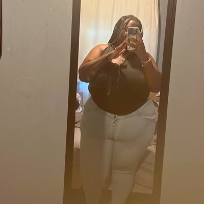 Content creator big juicy ass🍑 No gag reflex Ms eat it all Night BIG Leo ♌️ can i blow 🫧on it daddy dm fee $25 $Leomyah0