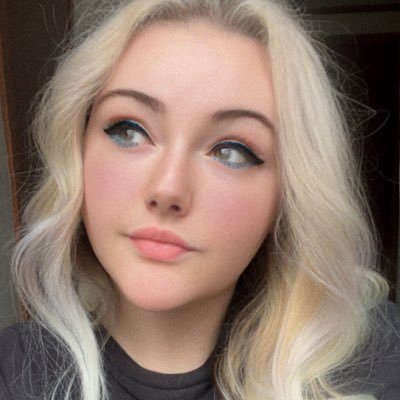 HotHoneyHummie's profile picture. Graphic Designer 🎨 | Writer 📝 | Bad Bitch 🔥 | Future Psychologist 🧠