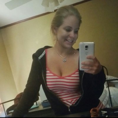 Annloura's profile picture. 