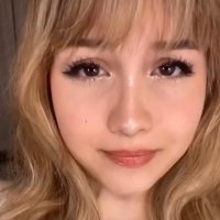 rebecca (@rebeccaholdingg) 's Twitter Profile