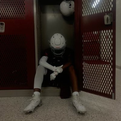 Dallas Calhoun II Co/29| Red Oak high-school| 5’8 185 RB| email: calhouniidallas@gmail.com| GPA(3.3) phone number: 214-422-6594