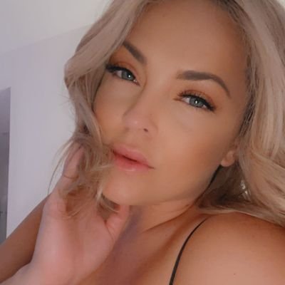 reginaaskia122's profile picture. I'm an up and coming model and also an entrepreneur,i believe in truth and nature