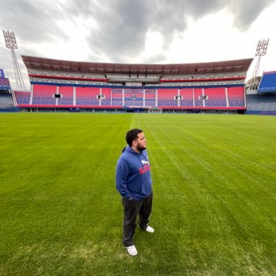 Fundamentalista de la aceituna con carozo. Máximo radicalismo aceitunero. Eximio jugador de truco.