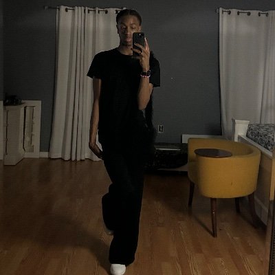 yallhostrim_'s profile picture. 