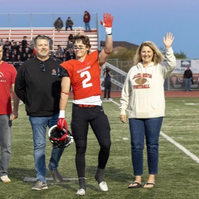 |OLB/DE @msum_football | 6’3” 222 Ibs| Clean: 315| Squat:425| Bench:315|4.7 40yd|Cell #: 612-704-9725