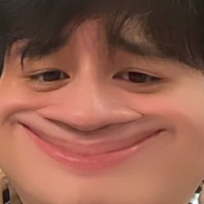 Hi I love BTS @bts_tw กลางวันทำงาน มีแมว 2 ตัว น้ำตาล ข้าแช่ . #maprang #sundaeMP