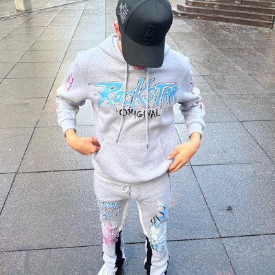 6’3 | Upnorth 📍| 18+ 🥱 (Only replying to DMs on OF 👇🏽)
