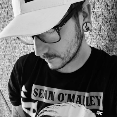 TommySouthpaw's profile picture. MidwestLawncareDadWhoSmashesBrews | MMA | My Three Sons 💎