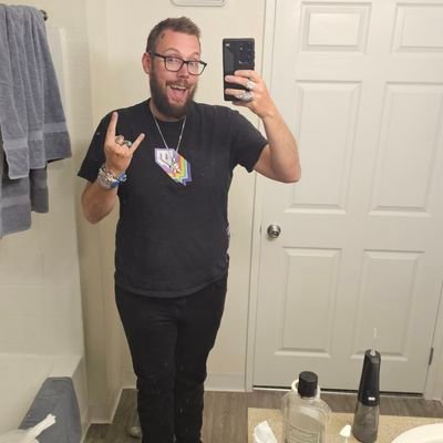 Twitch affiliated Mod to @That_Dahlia , Sarcastic Dude that's trying to be a YouTuber and twitch Streamer https://t.co/YTMTAyRrJt
https://t.co/PexkH0OSV0