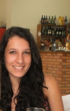 Aproveite a cada momento da sua vida,tem coisas q simplesmente nao voltam mais.=)