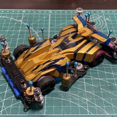 ミニ四レーサー兼レトロゲーマーです。ミニ四駆はbmaxのカテゴリーで活動しています。 得意だと思い込んでいるシャーシはスーパーXシャーシですが、サブウェポンとしてMAシャーシも使います。