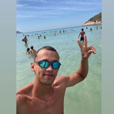 vitorpqdt55's profile picture. pára-quedista (93.445} 24 anos dindo da Maitê / henry 💙💝 Malu vive 😭😇