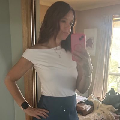 Mum to 4 kids and a Fur Baby. Work full time for Tas Health. I Don't do a lot but seems to always be busy!