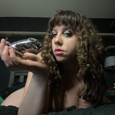 • 27 yo UK professional meanie • keyholder • £20 initial • throne https://t.co/INclUNbsl3 • £50 unblock fee