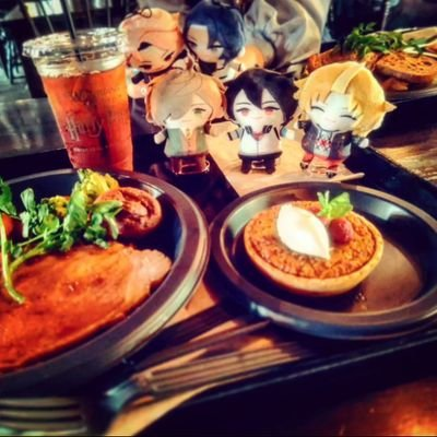 crook_42's profile picture. はじめましてくろきです。アラサーおばさん。
申し子・夢烏、colours etc………ばんぎゃじんせいたのしいね
人類最後のマスターしながら監督生してます、ヘクおじ可愛くて毎日楽しい貴腐人。
Ｖの人たち(主に🍵🌞🏢🎤🥃)も緩く追っかけてます。