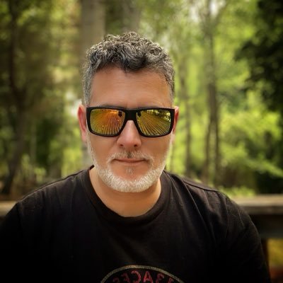 Héroe para algunos y villano para otros. (Depende del día… y de las horas de sueño).