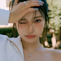 j (@ursecondate_) 's Twitter Profile