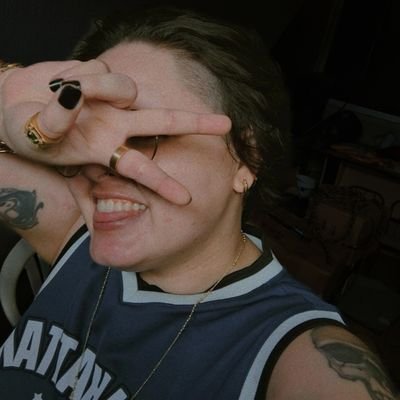 Simplesmente (ou complicada) uma pisciana apaixonada por todas as artes
🏳️🌈♀️♀️