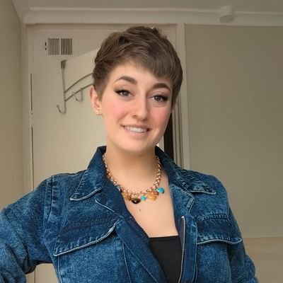 Writer 📖
Travel Enthusiast 🗻
Lover of 90s clothes 🦄
On Insta and Tiktok @thelilpixie