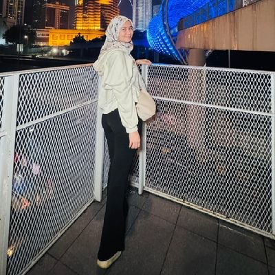 A bitchy reader 📚| Azlan’s 🐬