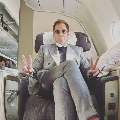 am_weatherly's profile picture. This is the actual person, not a replica. Sheesh.
