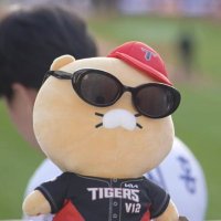 용 (@z_youung) 's Twitter Profile