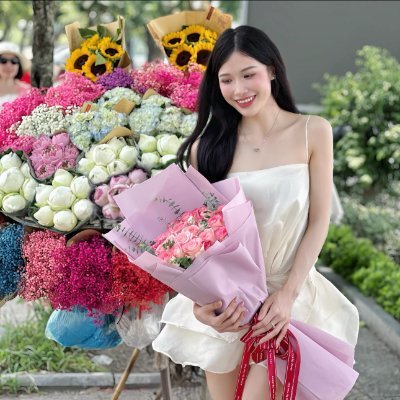 ntt121292's profile picture. Bạn sẽ chẳng bao giờ thật sự hạnh phúc nếu cứ tiếp tục giữ lấy những thứ làm cho bạn buồn. Cứ kệ nó và tiếp tục bước đi…