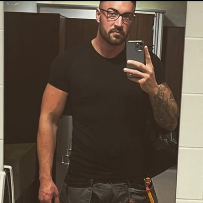 fabulouscruz001's profile picture. Electrician by day baker by night please allow a few days for message