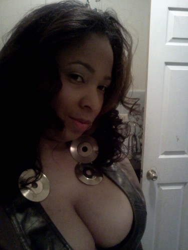 I'm a loving, funny, adventurous, and smart woman. No kids, no drama, and no time for bs.