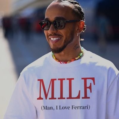 20 y.o || she/her || sposata (non è vero ancora non mi fatto nessuna proposta).
giuro non sono una pazza leclerchina, amo la F1 in generale TRANNE ... 🟧🍼