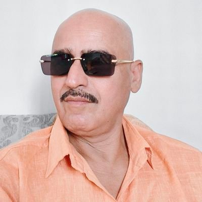 जय श्री राम 🚩🚩
जीवन में तीन लोगों को कभी नहीं भूलना चाहिये--
मुसीबत में साथ देने वाले को,
मुसीबत में साथ छोड़ने वाले को,
और मुशीबत में डालने वाले को.