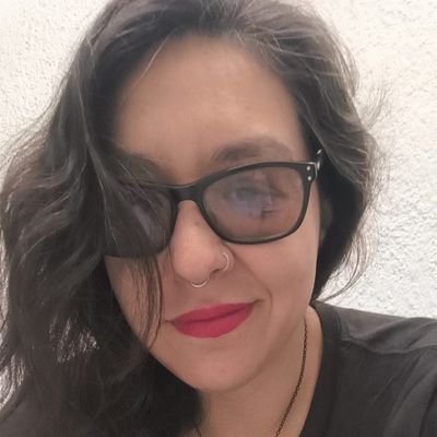 No sé si se trata de la historia de mi vida o de mis días devorando mi vida entre historias.