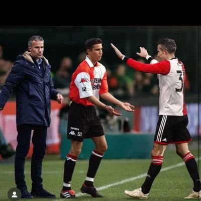 Supporter Feyenoord 🔴⚪, Inter, v.v. Maasdijk 🔴⚫. Bedrijfsleider Slijpservice West.