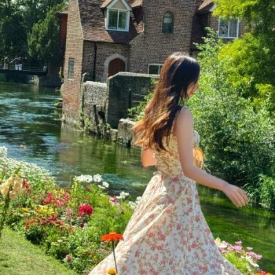 Edith39716's profile picture. Fast food 🍕🥪
Travelling🚅
Shopping👗
Music🎶
Swimming🏊‍♂️
