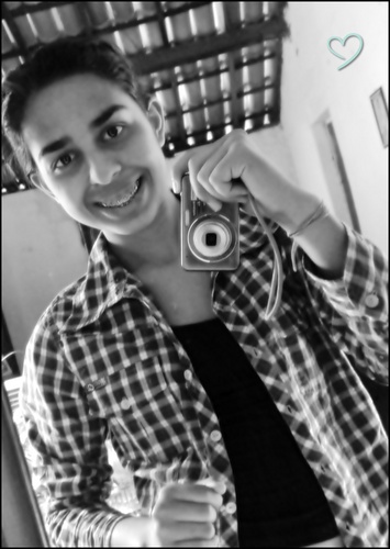 18 anos, ariana, vascaína ♥. Nessa estrada quero achar gente doce, límpida, verdadeira e disposta. Quero topar com luz, desapego e paz.