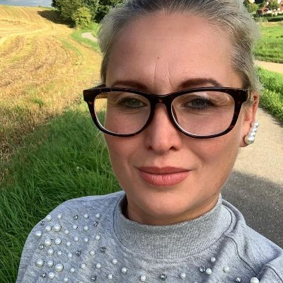 Simple attentionné ouverte à toute proposition 😎😍❤️