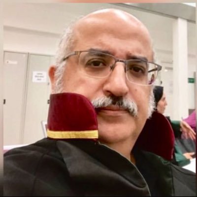 İstanbul’da 1990’dan beri ofisinde avukat. İstanbul hukuk fakültesi. Lawyer. Kamu Hukuku Uzmanı. Kitapsever, hayvansever, intizarda. Gerçek seni özgür bırakır.
