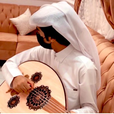 قررت أكون أنسان بايع ، شعوره ، لا الوقت يستاهل ولا الناس تسوى .!