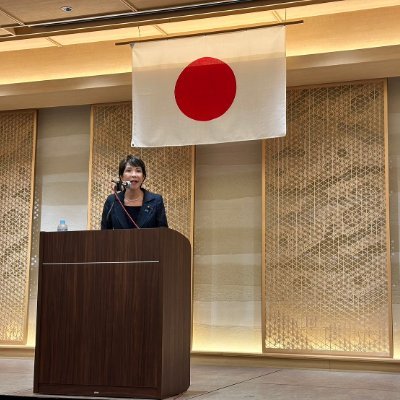 日本が草の根の精神を貫いてくれることを願います。🎗
日本の美しさ、伝統、文化を大切にし、守りましょう。日本と世界の平和が続くことを祈ります。#戦争反対
私は日本国民のために心から善意を持つ信頼できる政治家だけを支持します。🍀
/人々の後ろには小道と花の山があります/。💮😄