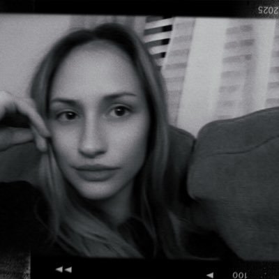 lucidmarz_'s profile picture. ♋︎ ♈︎ ♍︎ •• the slim, the sensual, the strange