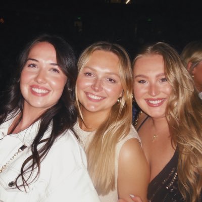 annnnikabaconz's profile picture. Angry Orchard princess, avid storyteller, creative genius, thought daughter, & eyewitness of the Coldplay cheating scandal