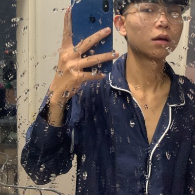 apichat254's profile picture. 😜